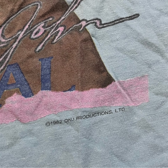 Vintage 1982 Olivia Newton John “Let’s Get Physical” T-Shirt US Tour Mens Small - Picture 3 of 12